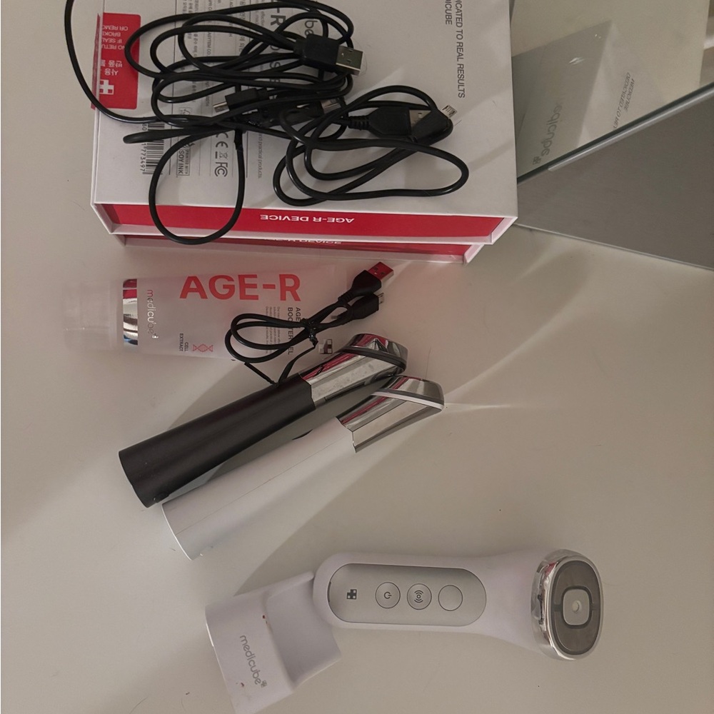 AGE-R Skincare Tool Set - White and Silver